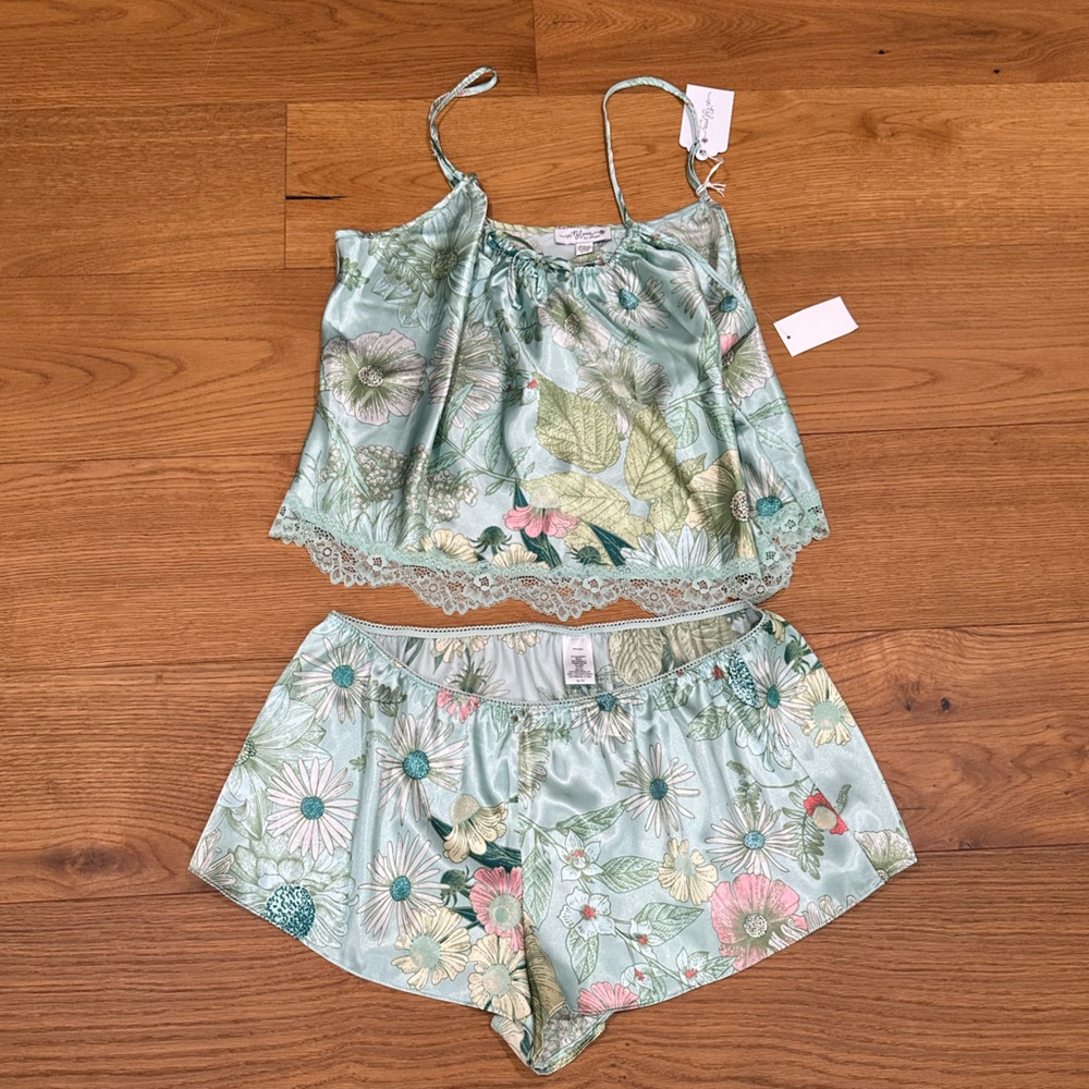 NWT. In Bloom by Jonquil short and tank pj set. XL